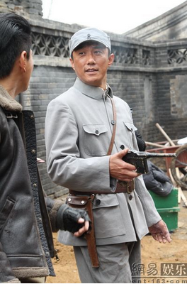Vương Tân vai Lưu Kiến Công